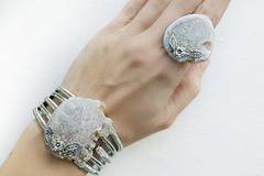 Приказни гривни за балната вечер с бижута