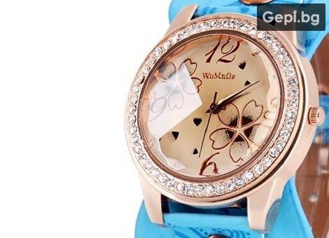 Модерен дамски часовник със синя кожена каишка и кръгъл циферблат с инкустирани цирконии и стъкло оформено като диамант!