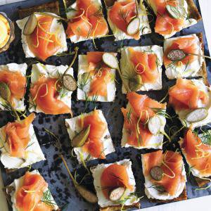 Картофени кексчета с пушена сьомга и крем сирене