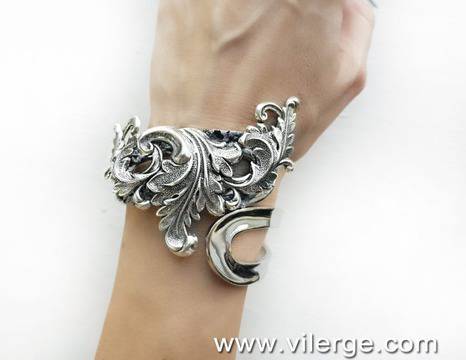 Приказни гривни за абитуриентски бал