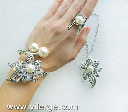 Вълшебни гривни с перли за бал 2018 от Бижута VILERGE