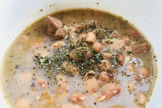 Зрял фасул със свински джолан