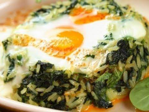 Спанак на фурна с яйца и ориз