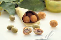 Пълнени и пържени маслини