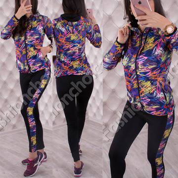 Пъстър спортен дамски екип от две части с качулка