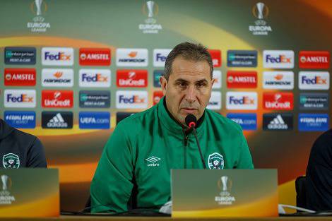 Херо строява отбора пред телевизора за дербито – SportVox