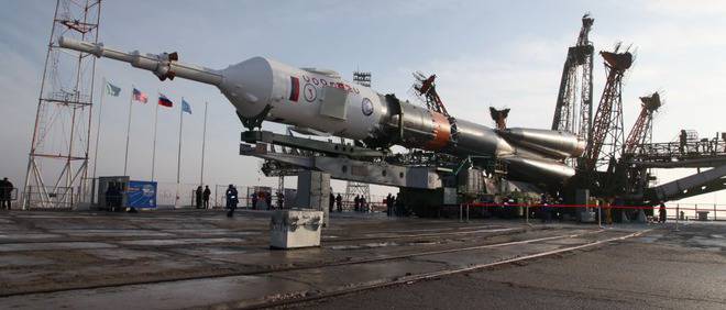 Космическата ракета Союз-ФГ с пилотирания кораб Союз МС-08 бе изведена на стартовата площадка