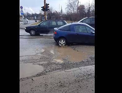 Как да осъдим общината заради щети от дупки по пътищата?