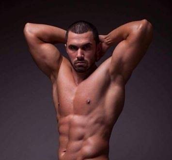 Инструкторът Николай Чолаков с нова провокативна фотосесия (СНИМКА)