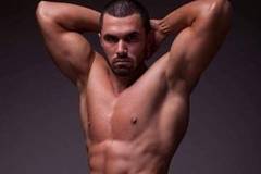 Инструкторът Николай Чолаков с нова провокативна фотосесия (СНИМКА)