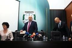 Повдигат обвинения на 11 служители от НАП заради корупционни схеми