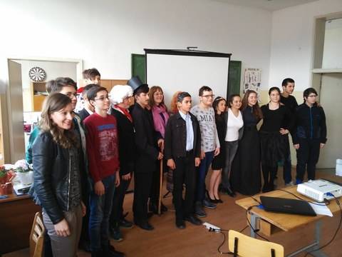 Коко Шанел, Линкълн, Стив Джобс и още куп звездни персони оживяха в „Biography day“, на осмокласници от разложка гимназия