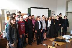 Коко Шанел, Линкълн, Стив Джобс и още куп звездни персони оживяха в „Biography day“, на осмокласници от разложка гимназия