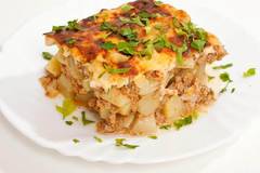 Рецепта за класическа мусака с кайма и заливка