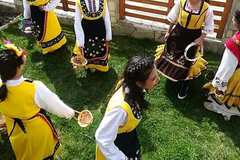 Лазарки, в Белица, ходиха с китчица на чело, да са първи в село, с новите премени, да са все засмени