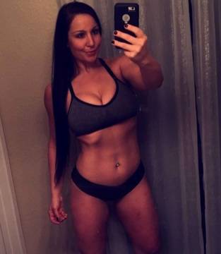 Секси снимки на ММА състезателката Челси Брукс