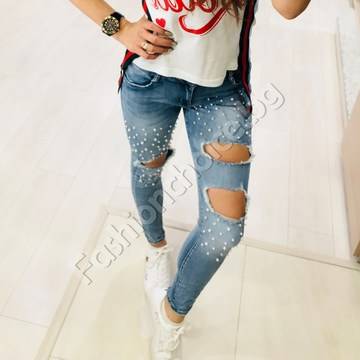 Светли дамски дънки с перлички и отвори