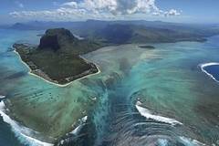 Най-удивителните, странни и „сбъркани“ водопади по света