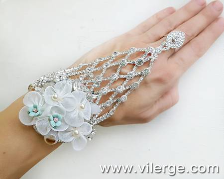 Пролет и нежни бижута за абитуриенти и балове 2018