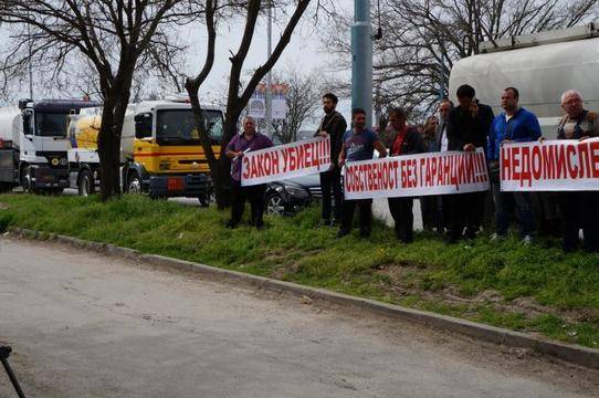 НЕ на лобизма в търговията с горивата! Оставете малките данъкоплатци.