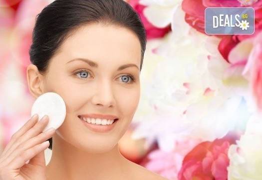 Медицинско почистване на лице и терапия с маска в Салон Blush Beauty