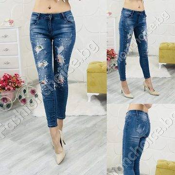 Дамски дънки с ефектни перлички и мрежичка