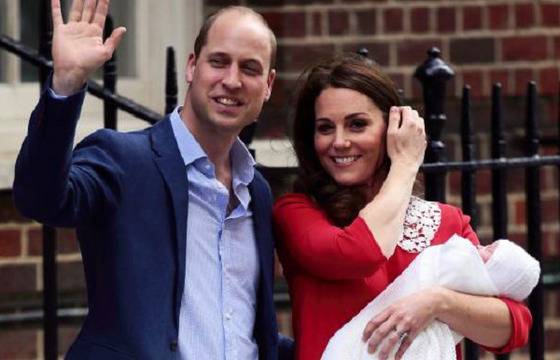 Херцогиня Катрин и принц Уилям показаха на света новороденото си бебе