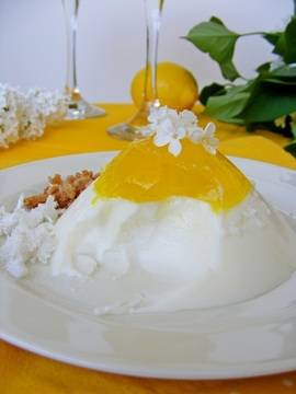 Панакота с дъх на бял люляк и лимоново желе