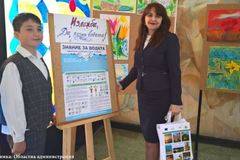 Зам.-областният управител награди двама ученици за успехи в природните науки