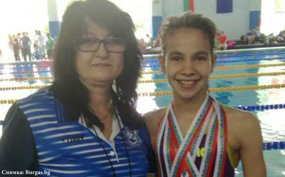 Бургаската надежда Деси Белова с 4 златни медала от плувния турнир „Talent cup“