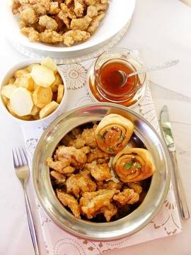 Панирани пилешки хапки с оризово брашно и сладко-кисел сос