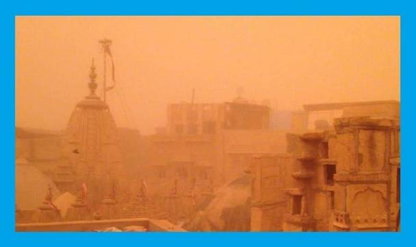 100 загинаха от силна пясъчна буря в Индия.