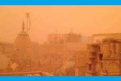 100 загинаха от силна пясъчна буря в Индия.