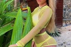 Гери-Никол наду яката дупара със силикон за 20 бона (СНИМКА)