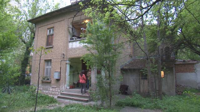 Плевенчанка остава на улицата, заради общинско жилище, оказва се, че то расте с дни