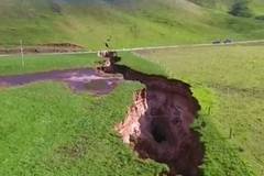 Огромна пукнатина в земята се появи в Нова Зеландия (СНИМКИ)