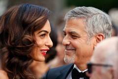 Вижте как Джордж Клуни посрещна рождения си ден (СНИМКИ)