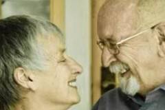 Преди да умре тя заръча на съпруга си да полива цветята в банята: 5 години по-късно той откри голямата тайна