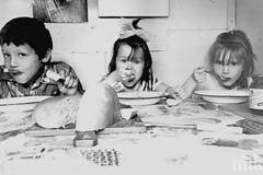 10 неща от детството през 90-те, които днес вече са доста са неуместни или незаконни