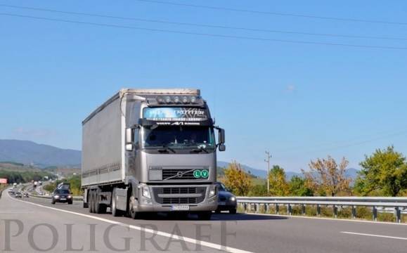 Временно ограничават движението на тирове по най-натоварените пътища