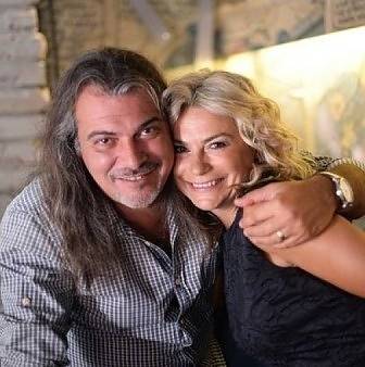 Жената на Маги Халваджиян побесня в социалната мрежа