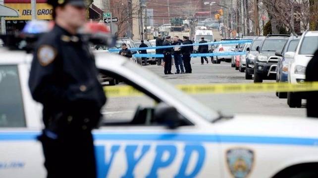 Автомобил се вряза в ресторант в Ню Йорк, пострадали са няколко души