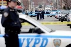 Автомобил се вряза в ресторант в Ню Йорк, пострадали са няколко души