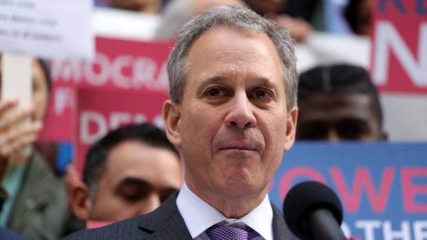 Секс-скандал свали главния прокурор на Ню Йорк