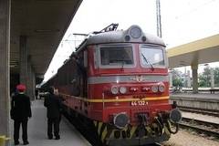 Бързият влак София-Варна беше спрян заради дим в локомотива