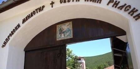 Най-младият игумен в България хванат зад волана пиян и без книжка