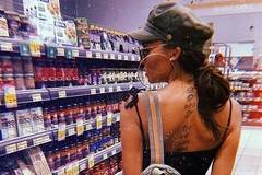 Николета отново провокира – пазарува в супермаркет по голо дупе и лапа спагети (СНИМКИ)