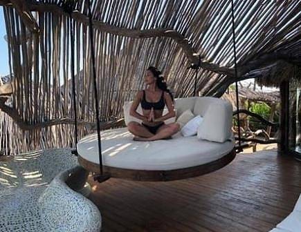 Никол Шерцингер зарадва феновете си от плажа в Мексико (СНИМКИ)