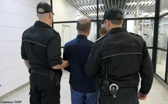 Екстрадираха мароканеца, издирван за терористична дейност