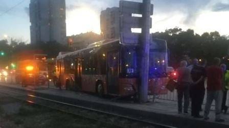 Двама остават в „Пиригов” след катастрофата с автобус снощи в София